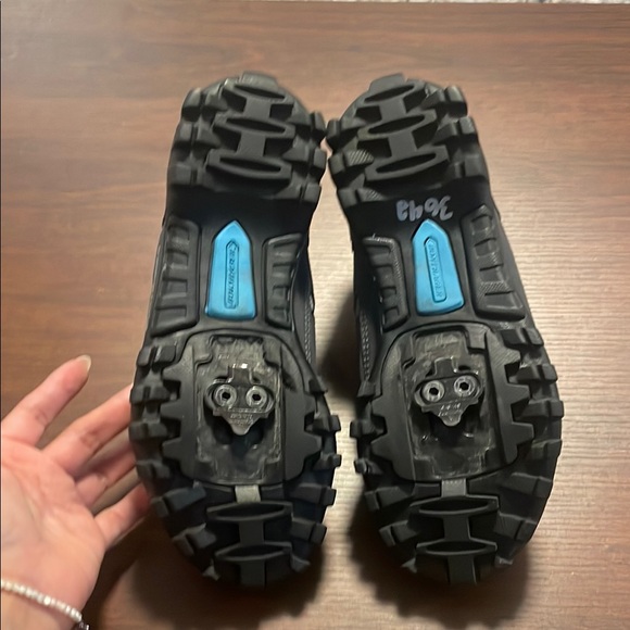 Black and Gray Cycling Shoes with Blue Accents - Picture 2 of 4
